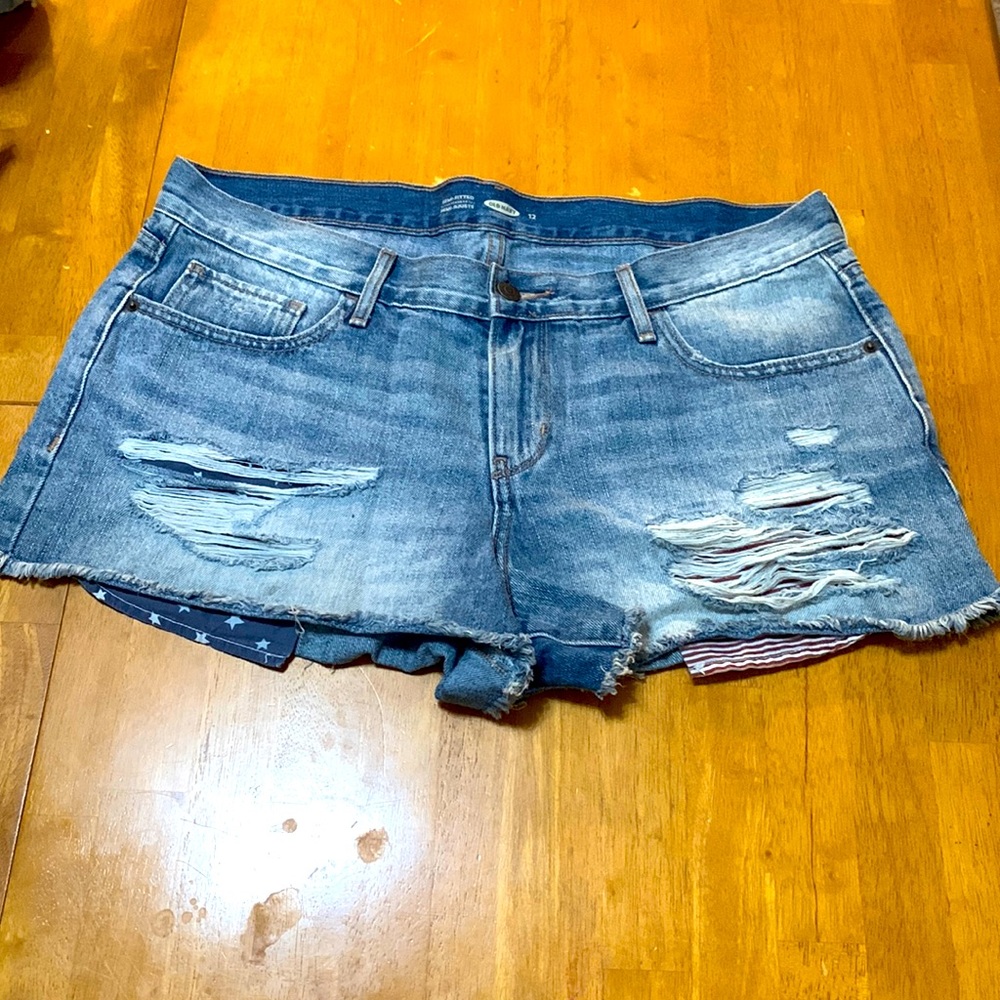 Old Navy semi-fitted size 12 stores and stripe pocket Jean shorts